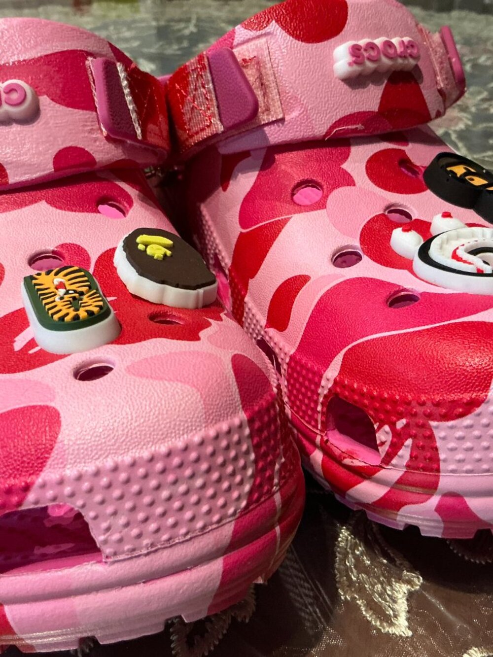 Pink camo Crocs x Bape - Picture 6 of 6